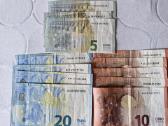 Eurų banknotai su vienodais skaičiais