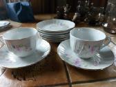 Porceleniniai puodukai su lėkštutem,puikūs indai t