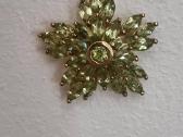 9k/375 auksinis pakabukas su 6,76ct peridotų.