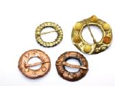 Broškės saktos metalas 67.58 gr. kaina 39 eurai