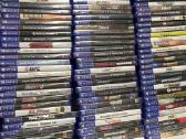 Sony ps4 su dviem pulteliais