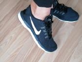 Vos 1 kart dėvėti Nike Flex run kedai