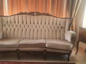 Antikvarinė sofa.