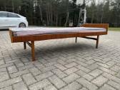 Iskirtine Mid-century viengule lova