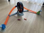 Hot wheels trasa su 2 vnt mašinėlių. - nuotraukos Nr. 2