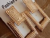 Puošnūs auskarai.