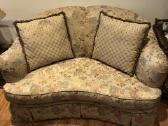 Dvivietė sofa + pufas. Klasika. Dydis 1500x950x750