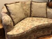Dvivietė sofa + pufas. Klasika. Dydis 1500x950x750 - nuotraukos Nr. 2