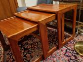 Vintažinių mid century tikmedžio staliukų trio - nuotraukos Nr. 15