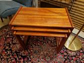 Vintažinių mid century tikmedžio staliukų trio - nuotraukos Nr. 23