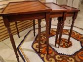 Vintažinių mid century raudonmedžio staliukų trio - nuotraukos Nr. 7