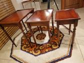 Vintažinių mid century raudonmedžio staliukų trio - nuotraukos Nr. 28