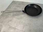Nauja vokiška keptuvė- firma Skk d. 28 cm