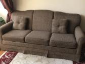 Trivietę sofa su miegojimo funkcija
