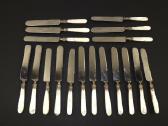 Peiliai metalas perlamutras 18 vient. kaina 27 eur