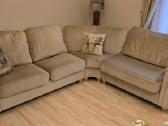 Sofa su miegama dalimi