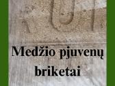 Pjuvenų briketai, malkos konteineriuose