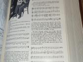 Sena knyga mediniais viršeliais apie muziką - nuotraukos Nr. 7