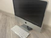 Kompiuteris iMac su klaviatūra