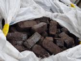 Durpių briketai, malkos konteineriuose