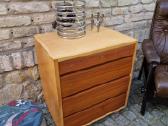 Vintažinė mid century tikmedžio/uosio komodėlė.