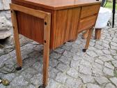 Vintažinis mid century riešutmedžio staliukas - nuotraukos Nr. 2