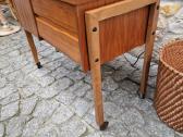 Vintažinis mid century riešutmedžio staliukas - nuotraukos Nr. 4