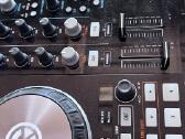 Dj kontroleris, Traktor kontrol s4 - nuotraukos Nr. 2