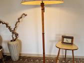 Vintažinis Mid Century tikmedžio toršeras