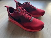 Nike raudoni batai