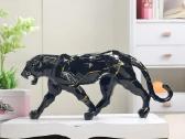 Juoda ir auksinė leopardo statulos, skulptūros