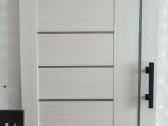 Stumdomos durys 90x200cm su sistema