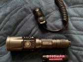 Nitecore P25 Smilodon prožektorius