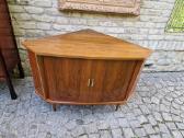Vintažinė mid century riešuto kampinė spintelė - nuotraukos Nr. 3