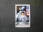 1994 m. „apollo“ astronautas pagerbia vėliavą