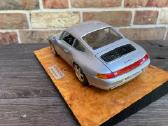 Modeliukas porsche 911 su stendu 1:18 bburago - nuotraukos Nr. 5