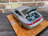 Modeliukas porsche 911 su stendu 1:18 bburago - nuotraukos Nr. 6