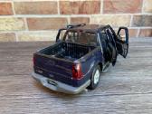 Modeliukas ford explorer 1:18 dzipas american suv - nuotraukos Nr. 8