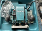 Parduodu Makite freza 1/4 900w 220v