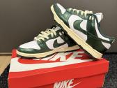 Nike dunk low vintage green