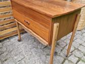 Vintažinis mid century rankdarbių staliukas - nuotraukos Nr. 18