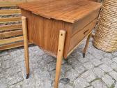 Vintažinis mid century rankdarbių staliukas - nuotraukos Nr. 20