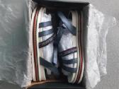 Tommy Hilfiger basutės