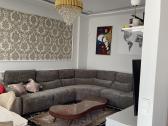 Kampinė itališka sofa su elektriniu reglaineriu.