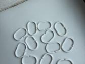 12 plastikinių užuolaidos kabliukų