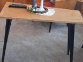 Staliukas ant kojeliu