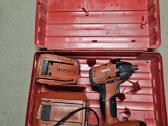 Hilti Suktukas + 2 Baterijos Ir Pakrovejas