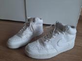Nike kedai
