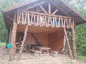 Ramus poilsis prie ežero, miške