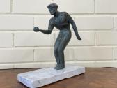 Vintažinę regiulio skulptūrą – „Petankės žaidėjas“